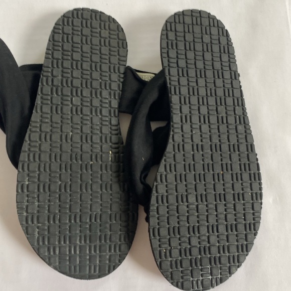 Black Slingback Thong Flip Flops - Picture 3 of 5